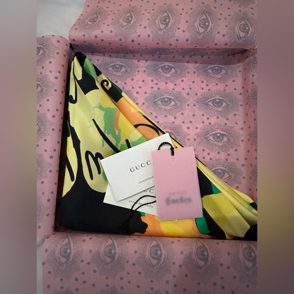 Rare Gucci Garden Scarf - Picture 6 of 8